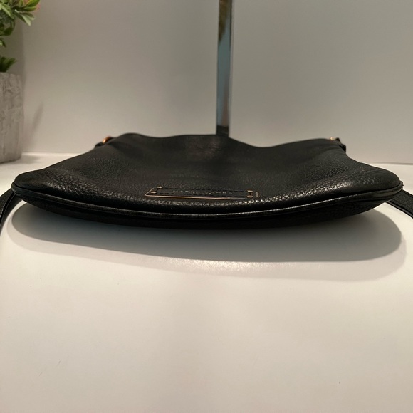 Marc Jacobs New York black pebbled leather crossbody bag with gold hardware - Picture 8 of 10